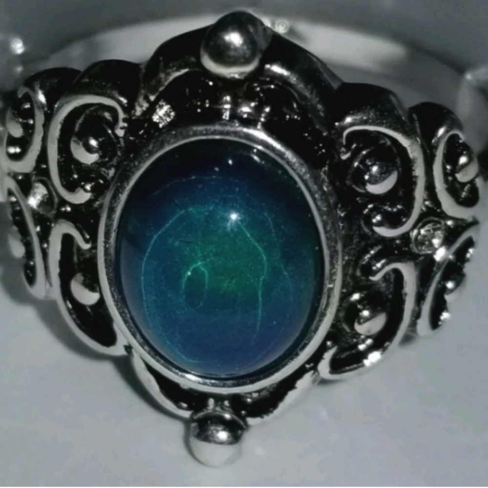 OVAL MOOD RING BOHEMIAN CHANGING COLORS 